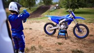 Moto - News: Yamaha festeggia i 50 anni della YZ: svelate le cross "vintage"