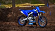 Moto - News: Yamaha festeggia i 50 anni della YZ: svelate le cross "vintage"