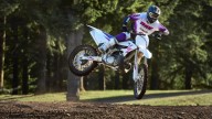 Moto - News: Yamaha festeggia i 50 anni della YZ: svelate le cross "vintage"