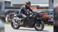 Moto - News: KTM RC 990 2025: beccata su strada durante i test
