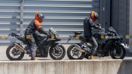 Moto - News: KTM RC 990 2025: beccata su strada durante i test