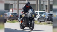 Moto - News: KTM RC 990 2025: beccata su strada durante i test