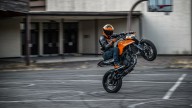 Moto - News: KTM 125 e 390 Duke 2024: la naked per i più giovani