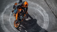 Moto - News: KTM 125 e 390 Duke 2024: la naked per i più giovani