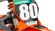 Moto - News: KTM 250 SX-F Adamo Edition 2025: la moto Campione del Mondo può essere vostra