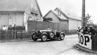 Auto - News: Bugatti Chiron: negli specchi retrovisori, l'omaggio all'auto che corse a Le Mans