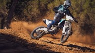 Moto - News: Husqvarna Motocross 2025: i nuovi modelli a 2 tempi TC 150 e TC 300