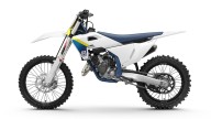 Moto - News: Husqvarna Motocross 2025: i nuovi modelli a 2 tempi TC 150 e TC 300