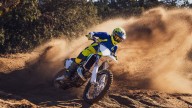 Moto - News: Husqvarna Motocross 2025: i nuovi modelli a 2 tempi TC 150 e TC 300