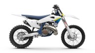 Moto - News: Husqvarna Motocross 2025: i nuovi modelli a 2 tempi TC 150 e TC 300