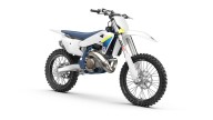 Moto - News: Husqvarna Motocross 2025: i nuovi modelli a 2 tempi TC 150 e TC 300