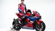 SBK: Vierge e Lecuona tolgono il velo: ecco le Honda CBR1000RR-R per il 2025