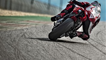 Moto - News: Pirelli e Ducati V4: l'obiettivo è stupire