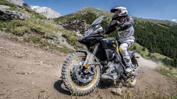 Moto - News: Suzuki V-Strom Academy 2019, ultima chiamata