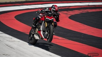 Moto - News: Ducati Streetfighter V4: tutti i suoi segreti in diretta streaming 