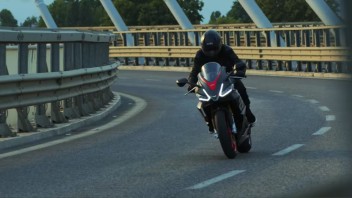 Moto - News: Aprilia RS660: ecco il video in movimento della sportiva più attesa