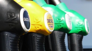 Moto - News: Impennata del prezzo della benzina, stangata per i motociclisti