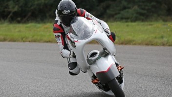 Moto - News: White Motorcycle Concept, test superati per l’elettrica da 400 km/h