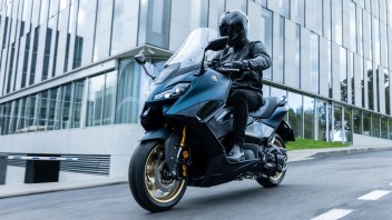 Moto - News: Yamaha TMAX, sportivo e tecnologico più che mai, ma anche il più caro