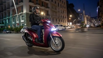 Moto - Scooter: Honda SH 350 2022, si affina e guadagna nuove colorazioni
