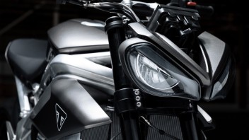 Moto - News: Triumph TE-1: le prime immagini e i dettagli dell'elettrica inglese