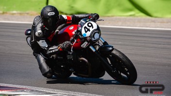Moto - News: Moto Guzzi Fast Endurance: da bravo ragazzo a 'drogato' della moto