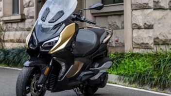 Moto - Scooter: QJMotor FORTress 350: un nuovo scooter adventure dai cugini di Benelli