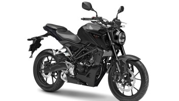 Moto - News: Honda CB125R 2023: la naked per i 16enni "cambia pelle"