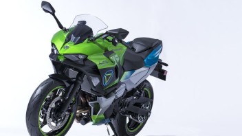 Moto - News: Kawasaki a Eicma 2023: tra ibride e motori ad idrogeno