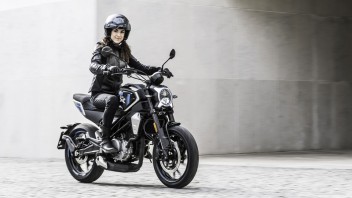 Moto - News: CFMoto 300CL-X Heritage 2023: piccola naked dal grande stile