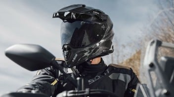 Moto - News: Airoh Commander 2: il casco crossover si rinnova profondamente