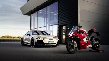 Auto - News: Nuova Audi e-tron GT prototipo e Ducati Panigale V4 R: emozioni ed eccellenza