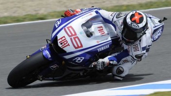Moto - News: MotoGP, Warm up: Rossi KO, Lorenzo OK
