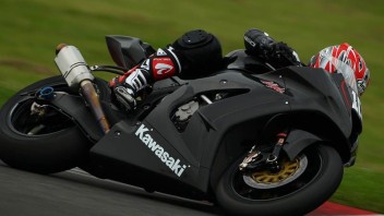 Moto - News: In pista la Kawasaki 2011 Superbike