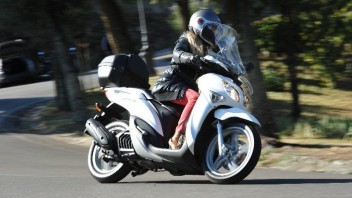 Moto - Test: VIDEO Yamaha dà scacco al re SH