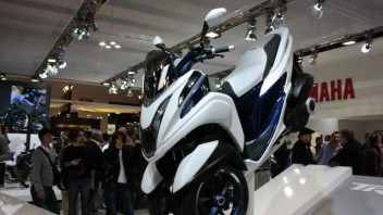 Moto - News: Yamaha Tricity: lo scooter si fa in 3