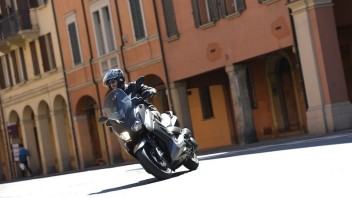 Moto - Test: Yamaha X-MAX 250: il ritorno del peso medio 