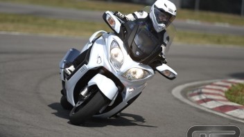 Moto - Test: Suzuki Burgman: a prova di cordoli