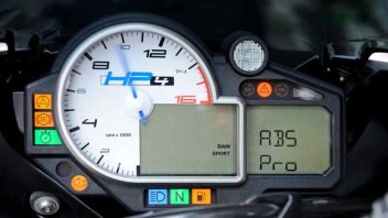 Moto - News: Pro: arriva l'ABS sportivo di BMW