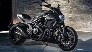 Moto - News: Ducati, Diavel Carbon my16: black power