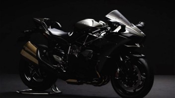 Moto - News: Kawasaki, livrea 'total black' per la H2 my16