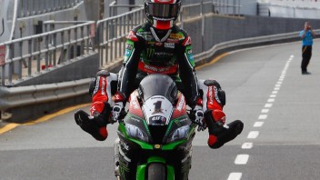 Rea leads for 30 Races, closes in on Fogarty