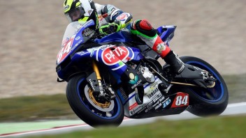 Assen, STK1000: Russo porta in pole la Yamaha