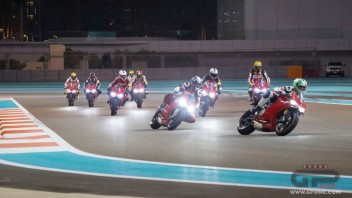 Moto - News: Ducati Riding Experience, i corsi in notturna