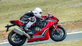 Moto - News: Honda, CBR 1000 2017: le prime foto della nuova  Fireblade