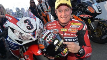 News: John McGuinness: I will not pass Joey Dunlop as a sign of respect