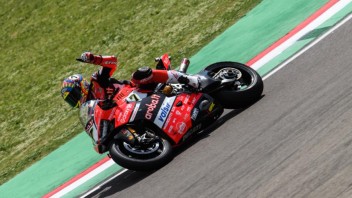 SBK: An unstoppable Davies beats Rea at Imola, Melandri 3rd