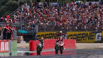 SBK: A Imola in 75 mila per il trionfo di Chaz Davies e la Ducati