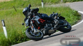 Moto - Test: Aprilia Shiver 900: passo doppio