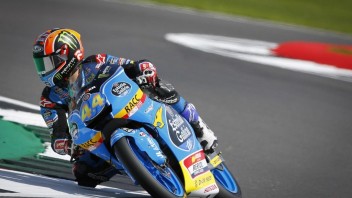 Moto3: Bandiera rossa a Silverstone: vince Canet, 2° Bastianini